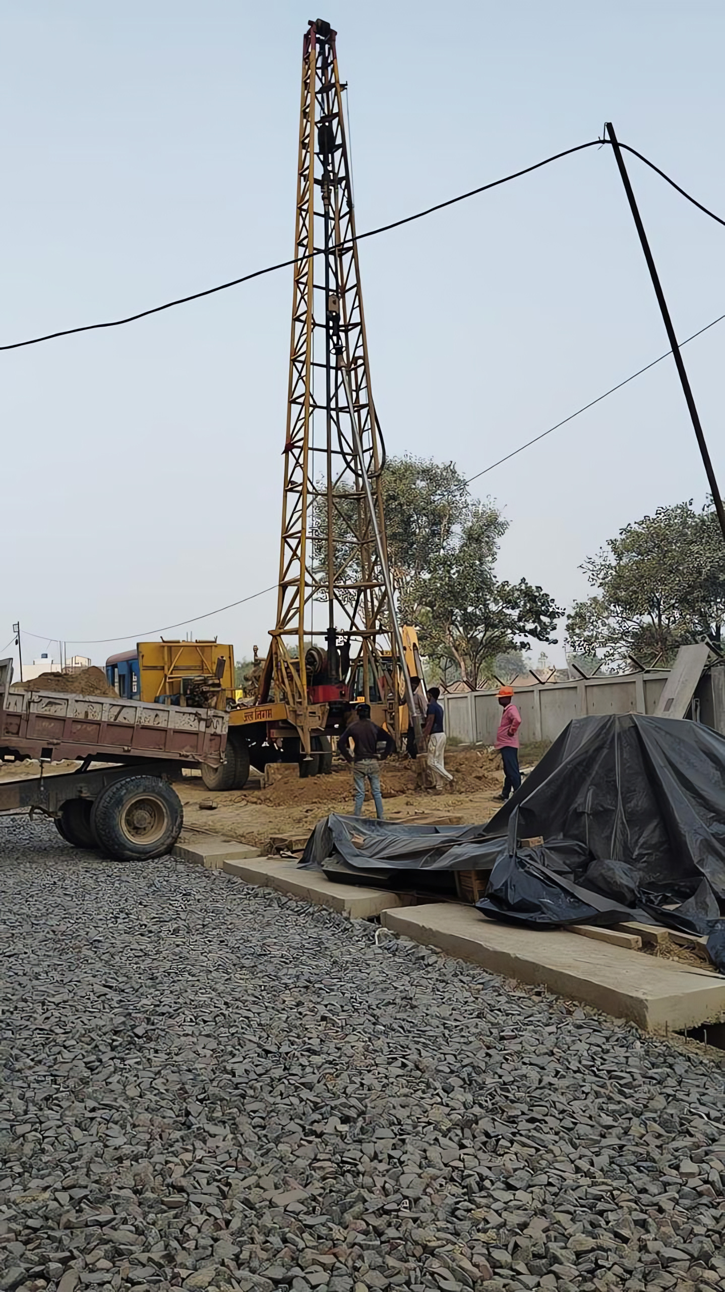 Lattice-mast drilling rig at a tube-well site